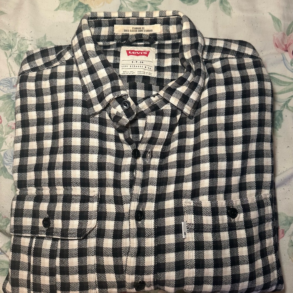 Levi’s plaid Botton-up sweater